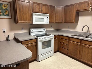 Shore Gate Village Grand Condominium unit 230, South Amboy, NJ 08879 - photo 5