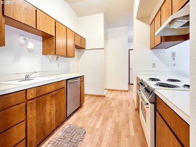 1154 N Pine St, Canby, OR 97013 - photo 5