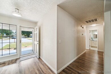 7208 S Oak Ave, Broken Arrow, OK 74011 - photo 4