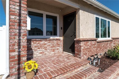 5541 W 123rd St, Hawthorne, CA 90250 - photo 2