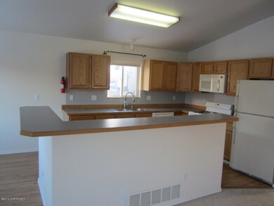 Kitchen w/Breakfast Bar