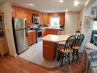 105 Longfellow Dr unit 5, Bethlehem, NH 03574 - photo 2