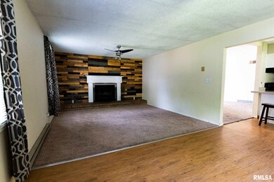 2715 Greenway Dr, Bettendorf, IA 52722 - photo 5