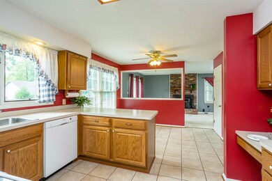 10704 Holleybrooke Dr, Spotsylvania, VA 22553 - photo 3