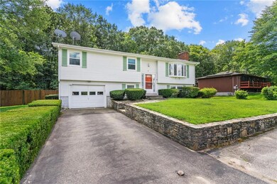 41 Hollow Cir, West Warwick, RI 02893 - photo 2