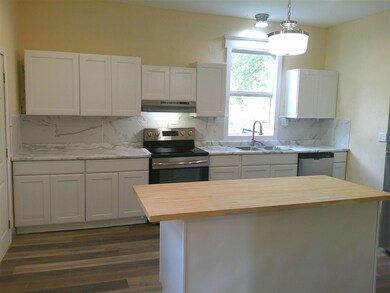 320 E Washington St, Sigourney, IA 52591 - photo 4