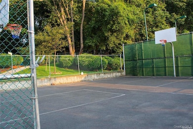 263-18 73rd Ave unit 2nd Floor, Glen Oaks, NY 11005 - photo 6