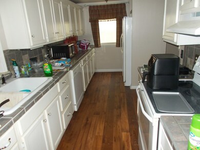 915 Wheeler Ave N, Douglas, GA 31533 - photo 4