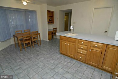 9300 N Laurel Rd unit W, Laurel, MD 20723 - photo 2