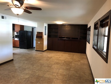 702 Chicago St, San Marcos, TX 78666 - photo 2