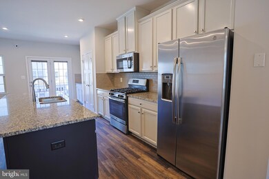 18086 Red Cedar Rd, Dumfries, VA 22026 - photo 3