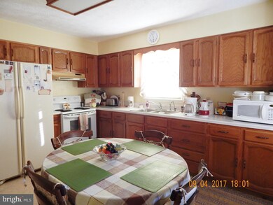 626 Winchester St, Paw Paw, WV 25434 - photo 7