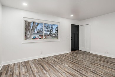 W_5135_Carbondale_Dr-002