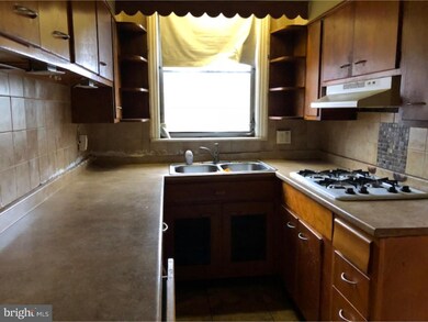 7237 Pine St, Upper Darby, PA 19082 - photo 4