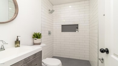 1424 E Broadmor-31