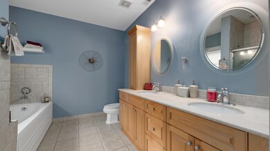 145 Barrypoint Rd unit 2S, Riverside, IL 60546 - photo 3