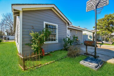 4803 Robertson St, Houston, TX 77009 - photo 4