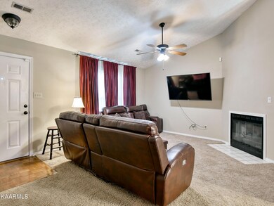 2324 Crestpark