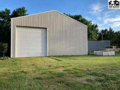 1511 S Maxwell St, McPherson, KS 67460 - photo 4