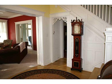 Entry/Foyer.