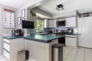 36 Hilltop Rd, Billerica, MA 01821 - photo 7