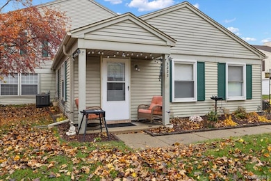 3222 Birchcreek Ct unit 75A, Lake Orion, MI 48360 - photo 4