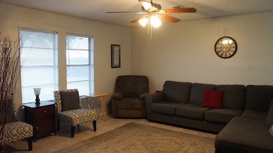 1013 S Smith Ave, Hebbronville, TX 78361 - photo 2