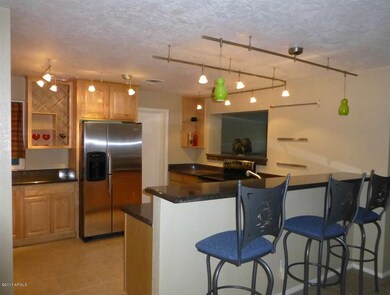 5807N13thPlace-Kitchen