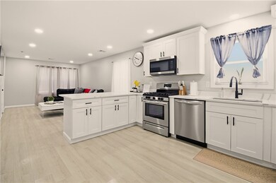 272 Sayles St, Pawtucket, RI 02905 - photo 7