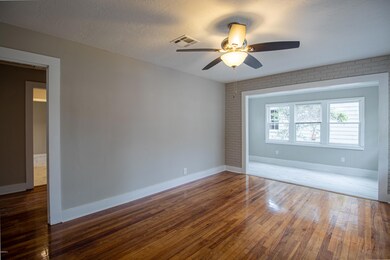 2704 & 2706 Pine Ave-103