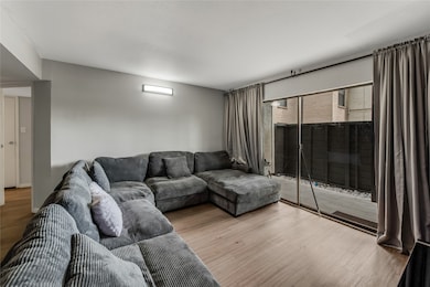 3085 Walnut Bend Ln unit 11, Houston, TX 77042 - photo 7