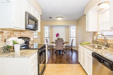 2405 Cranberry Ln, Euless, TX 76039 - photo 6