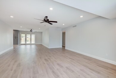 2122 E Concorda Dr-18