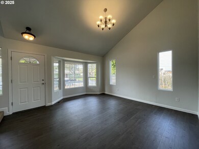 Living Room/Entrance