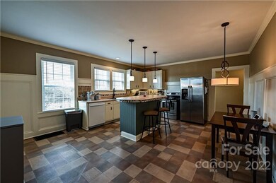 Spacious eat-in kitchen