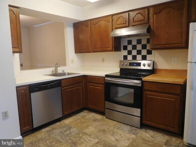 13965 Lightburn Ln, Centreville, VA 20121 - photo 5
