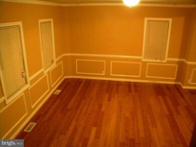 921 Lyndhurst St, Baltimore, MD 21229 - photo 3