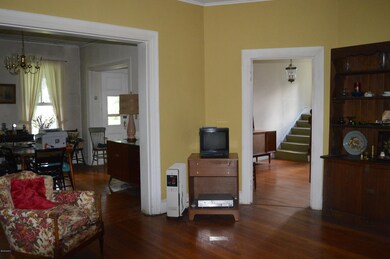 den/sitting room