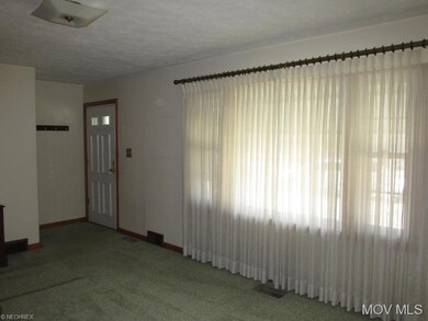 Lg Picture Window in Living Rm