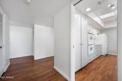 ocupix-9813.FrntEntry