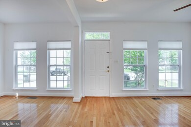 23270 Daffodil Dr, California, MD 20619 - photo 4