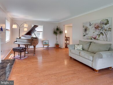 12827 Melville Ln, Fairfax, VA 22033 - photo 7