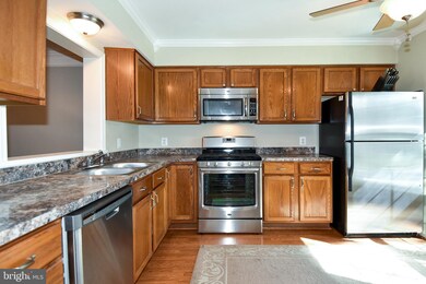16832 Jed Forest Ln, Woodbridge, VA 22191 - photo 7