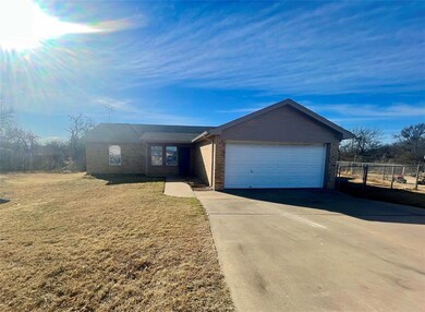 201 Dean Ct, Granbury, TX 76049 - photo 2