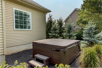 208 Pennbrook Ln, Dallas, PA 18612 - photo 4