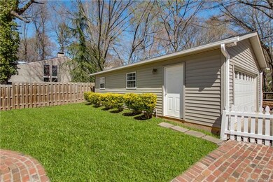 Huge Detached Garage With Exercise Room/Workshop i