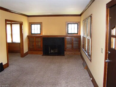 947 Oakland Ave, Akron, OH 44310-1405  The huge li