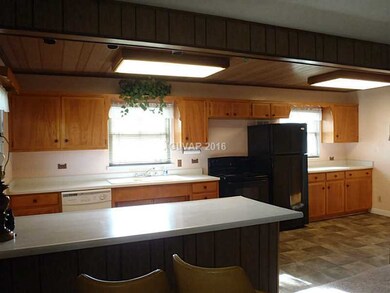 Kitchen. Breakfast Bar