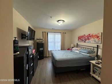 402 Wedgewood Cir, Belford, NJ 07718 - photo 4