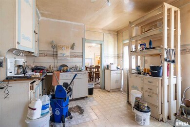 1213 W 7th St, Davenport, IA 52802 - photo 5